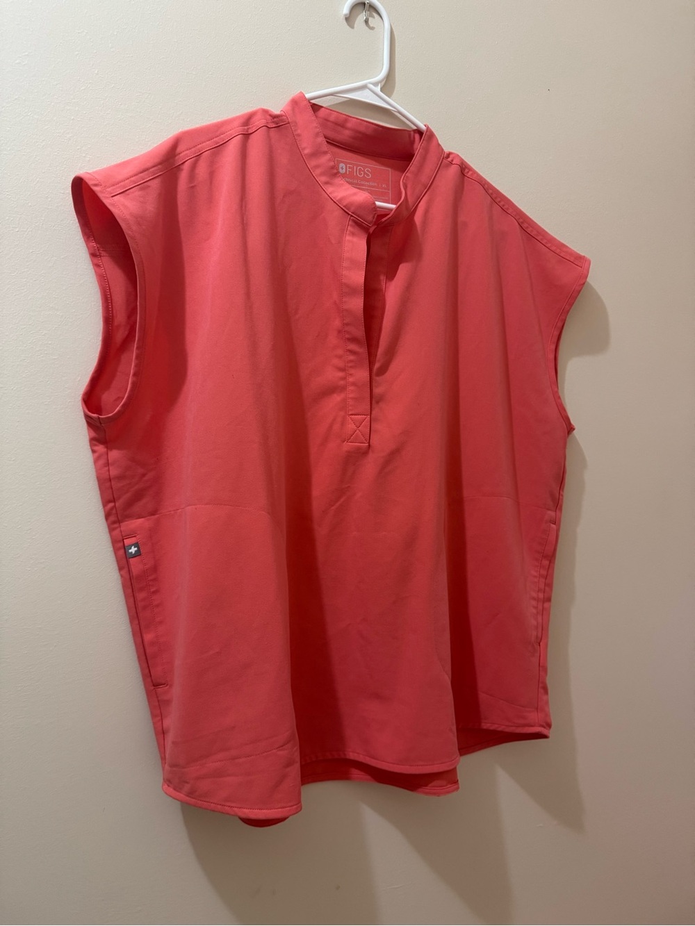 FIGS Women's scrub set XL in Coral Rafaela top and Zamora jogger